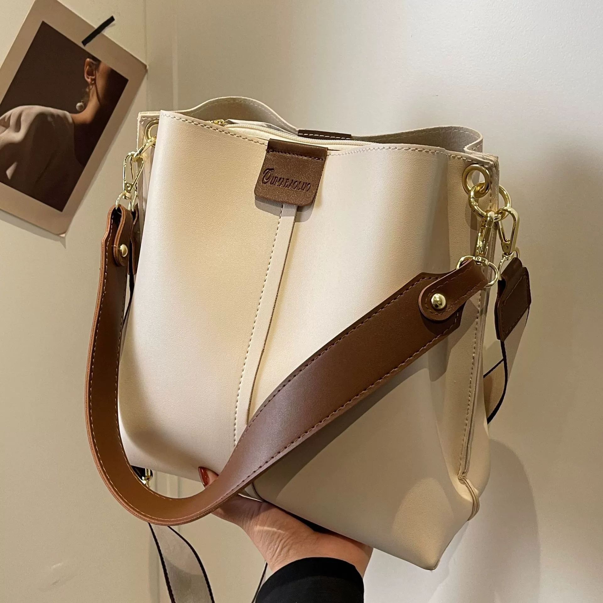 Capacious Shoulder Bag with Retro Style, Adjustable Strap, One-Shoulder Design in Multiple Colors