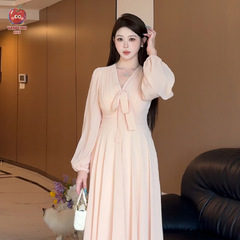 法式粉色温柔V领千金风长袖连衣裙子女2025新款早秋女装仙女长裙