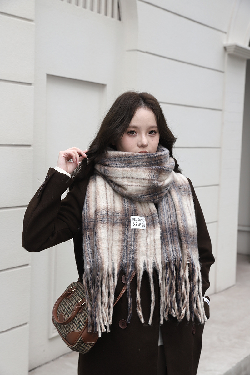 Schal für Herbst- und Winterfrauen mit einem Gefühl von Luxus 2024 Neues Seepferdchenfellgitter Koreanische Version Paarschal_voghion.com