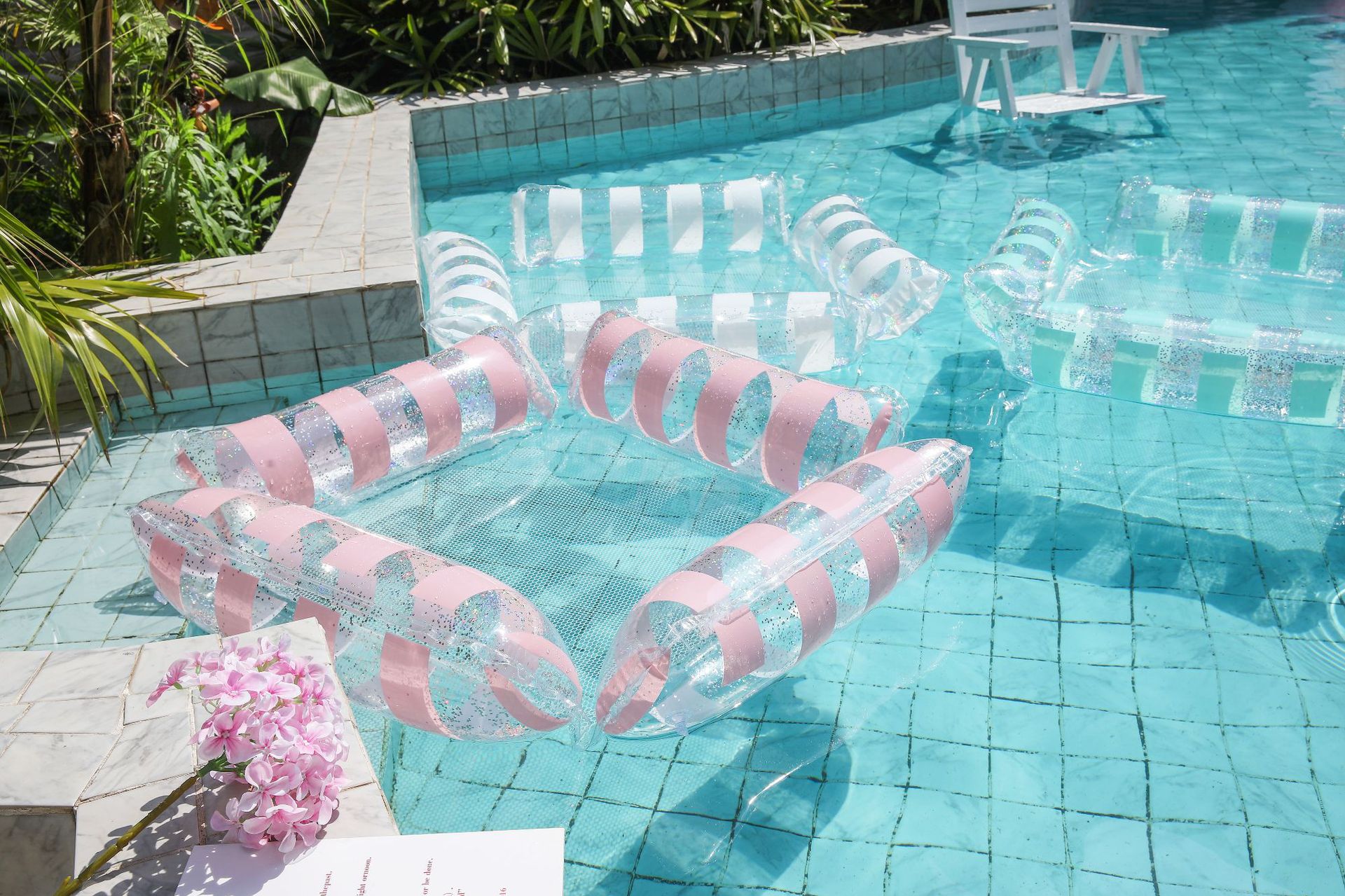 Inflatable Pool Lounger Floating Bed With Striped Backrest_voghion.com