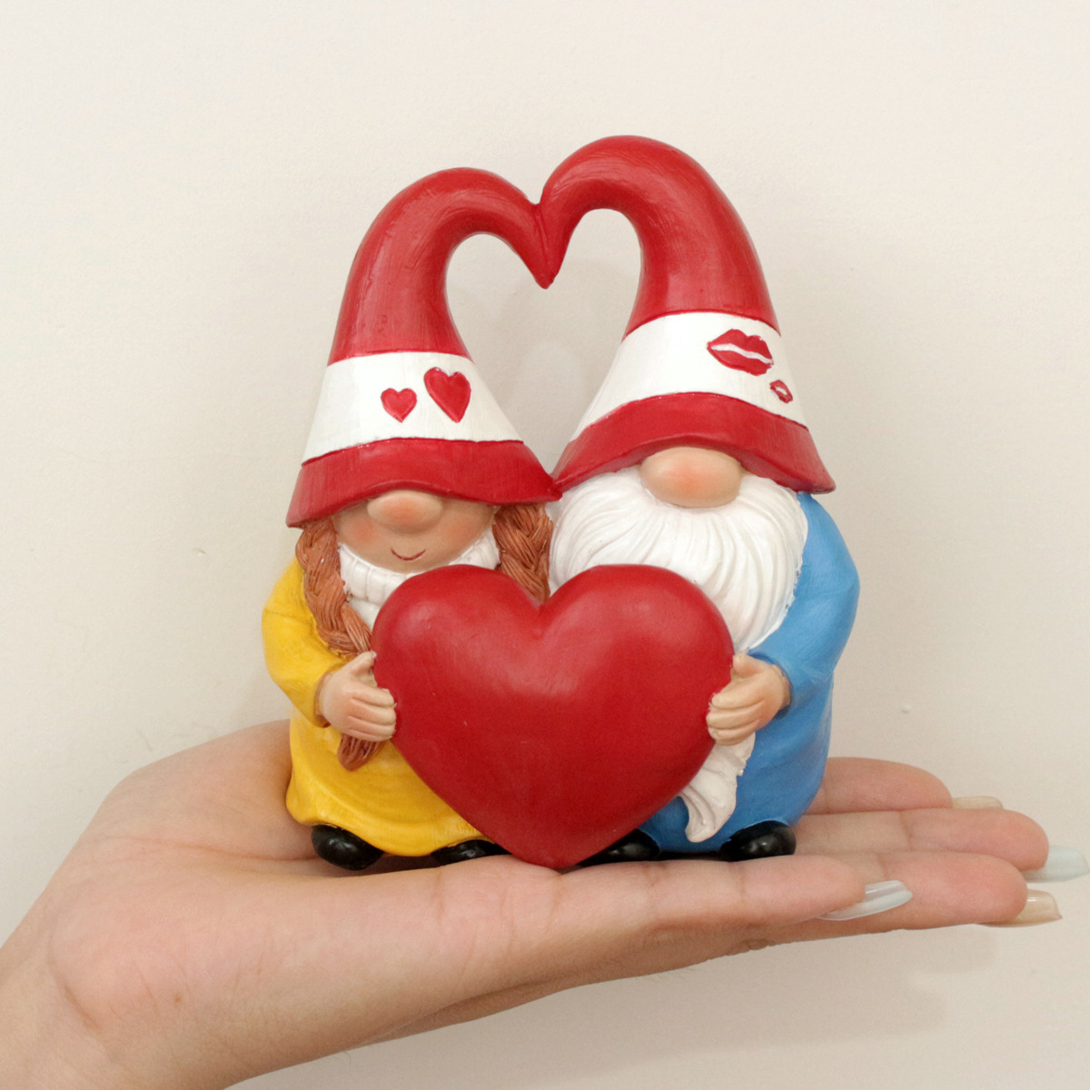 Valentine's Day Gift Love Couple Dwarf Decoration Couple Doll Decoration Creative Resin Garden Decoration