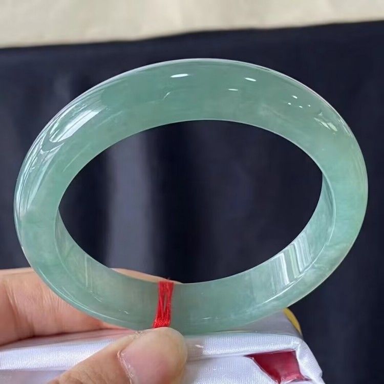 Vòng tay nữ ngọc bích Miến Điện cao cấp trong suốt chi tiết 3
