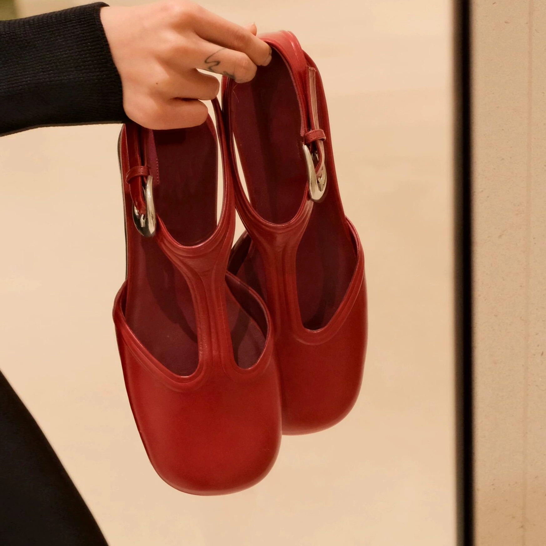 Версия из овчины ~ нишевые сандалии на плоской подошве из натуральной кожи для женщин, летние маленькие сандалии с французским вырезом, сандалии Мэри Джейн