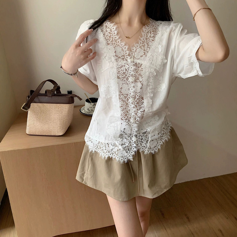 Real Shot of V-Neck Lace Patchwork French-Style White Shirt with Hollow-Out Design, Slightly Sheer, Gentle and Versatile Top, New Summer 2026 Model Real Shot of V-Neck Lace Patchwork French-Style White Shirt with Hollow-Out Design, Slightly Sheer, Gentle and Versatile Top, New Summer 2026 Model