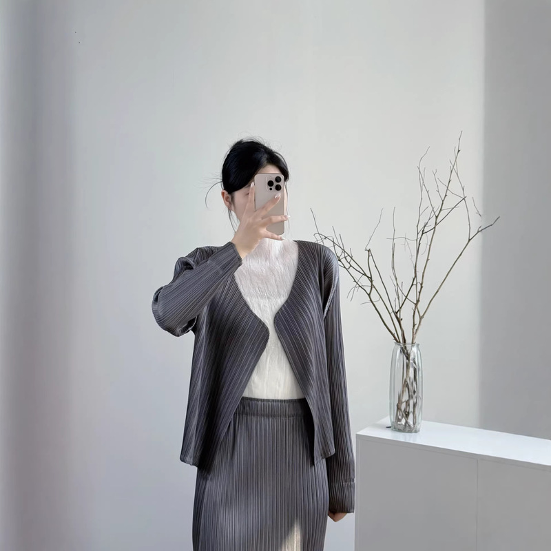 Miyake Pleated Spring and Summer Thin Cardigan, Unique and Versatile Daily Short Jacket, Simple Foldable Sleeve Jacket for Women