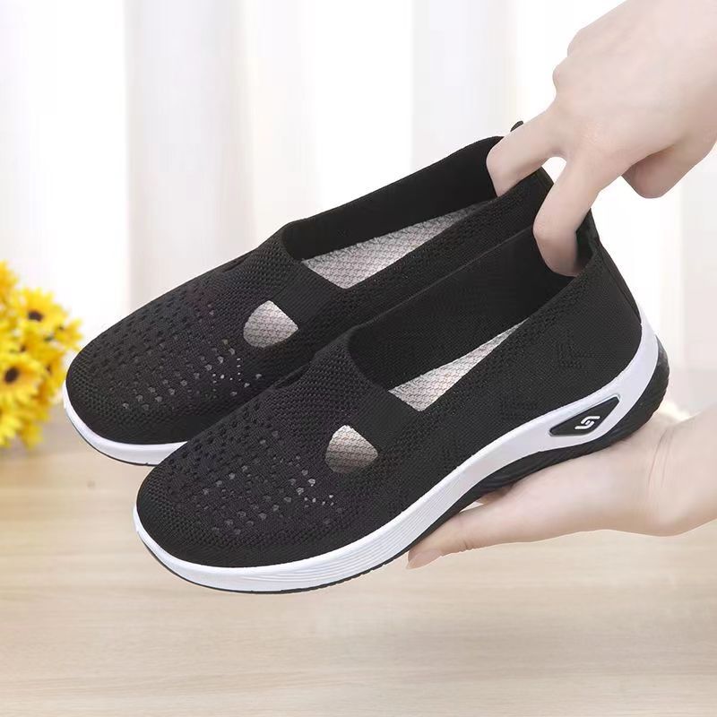 Old Beijing Cloth Shoes Women's Comfortable Breathable Soft Sole Middle-aged and Elderly Casual Women's Mesh Shoes Slip-on Hollow Mesh Shoes for Mother