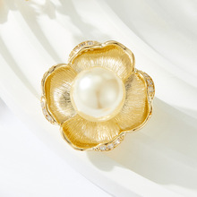 优雅古风珍珠花朵胸针铜合金微镶锆石真金电镀别针新款精致女胸花