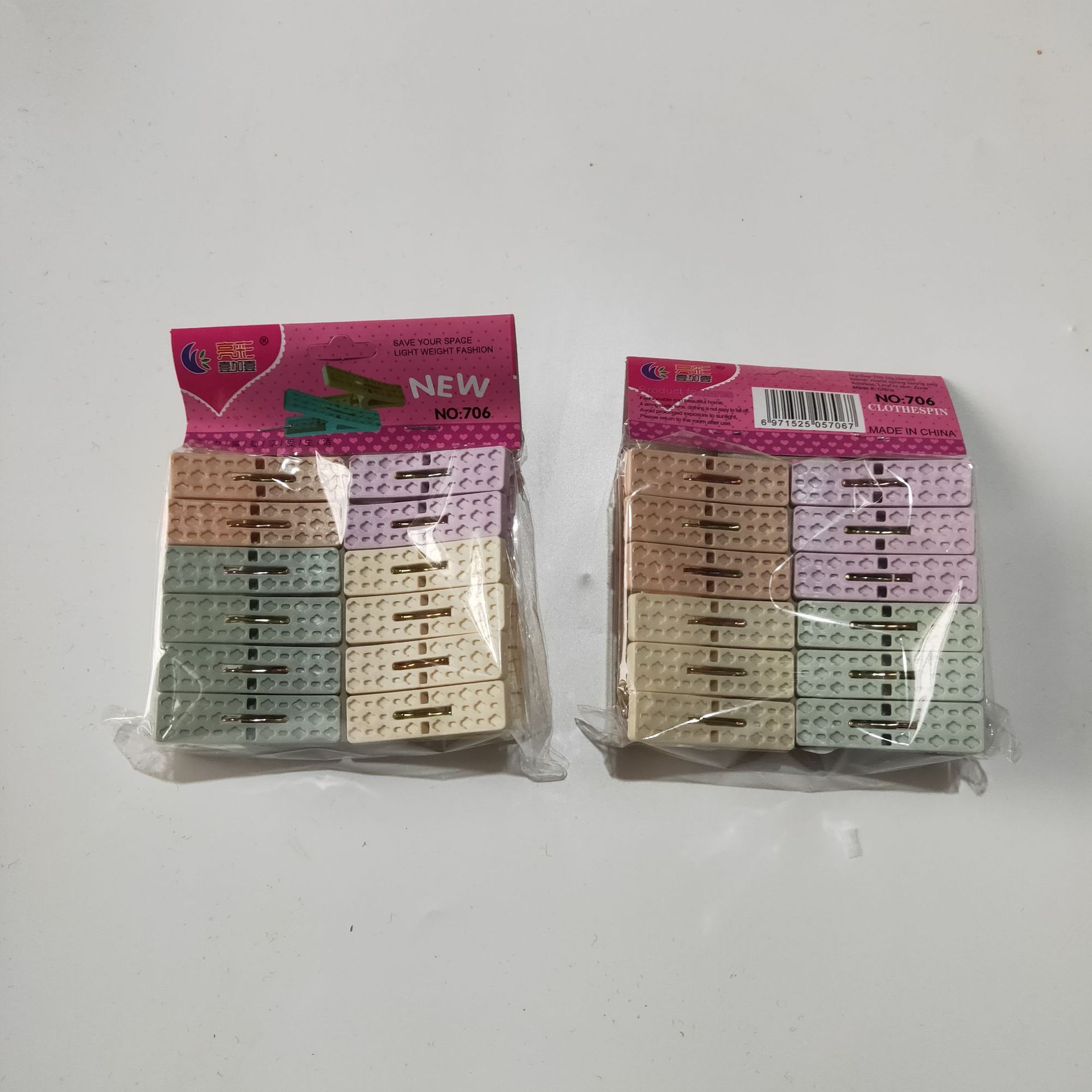 2元店两元店二元超市日用百货批发创意夹子12个装塑料衣裤夹袜夹