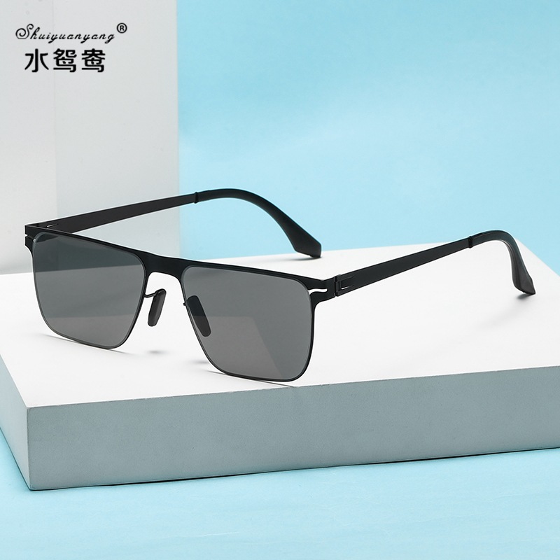 Light and thin sunglasses for men and women
