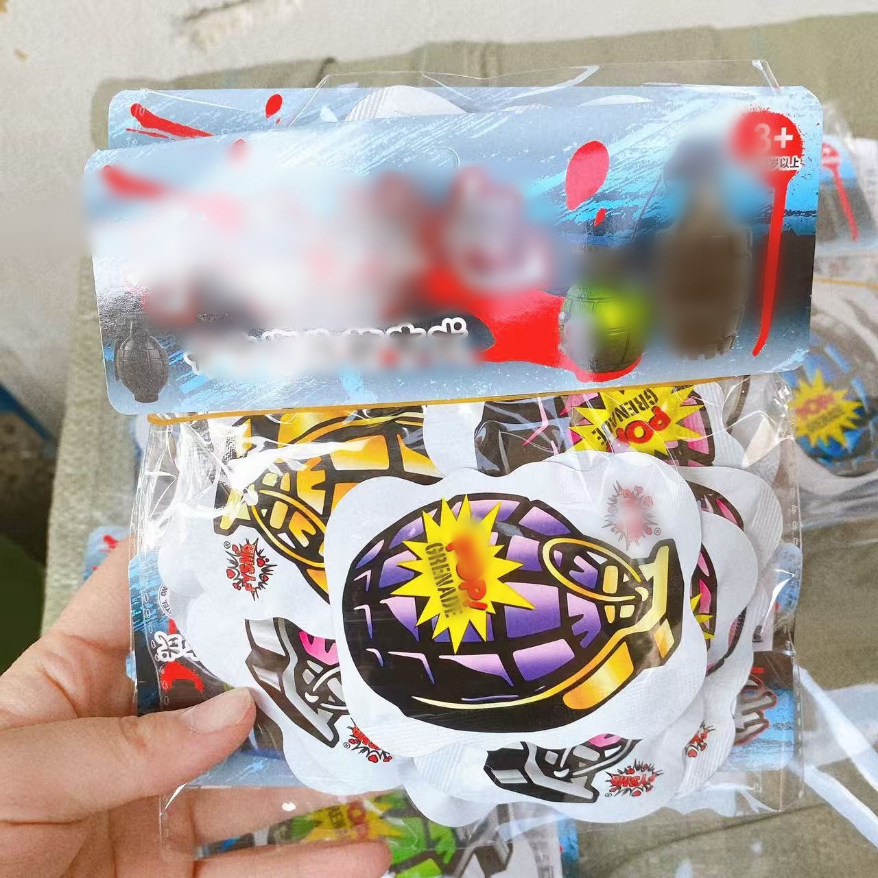 Juguetes infantiles inflables automáticamente pequeños paquetes fritos, granadas de agitación divertidas, paquetes de sonido de travesuras 2 yuanes lotes de grandes almacenes