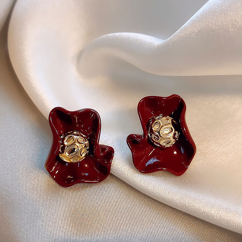Retro design sophisticated earrings