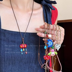 多巴胺彩色爱心编织项链女款2025新款可爱长款挂脖卫衣链吊坠配饰