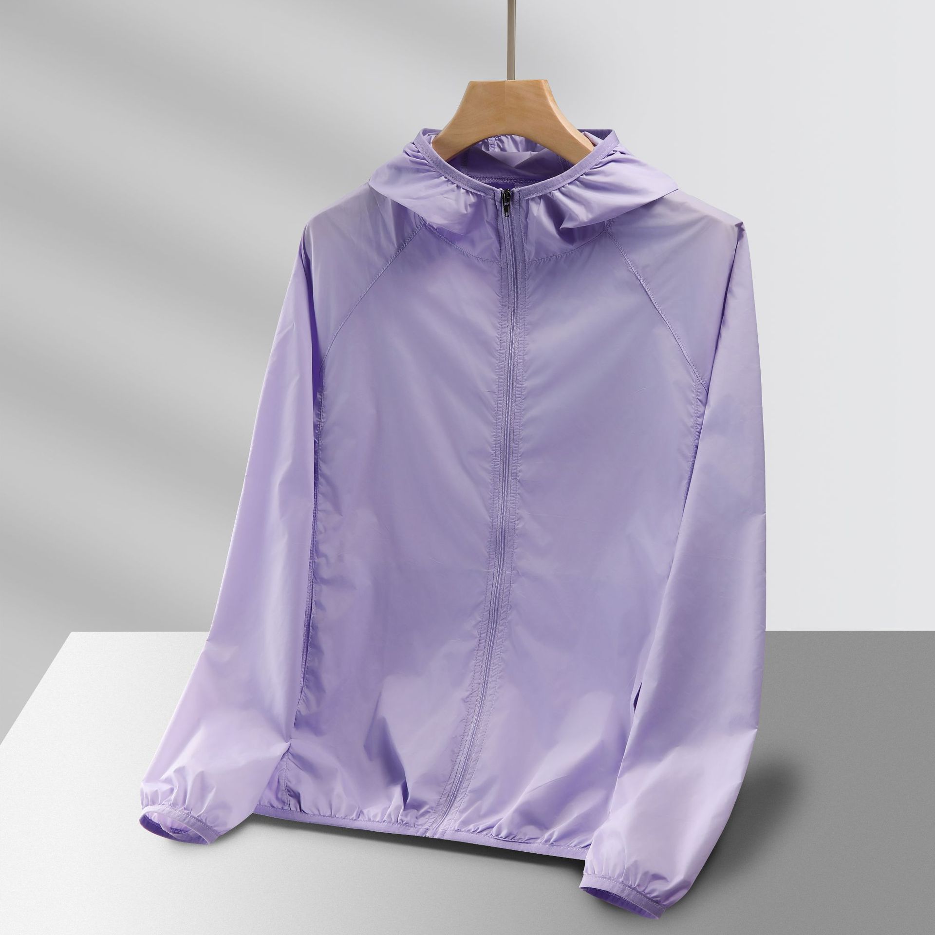 Color caramelo ropa de piel transpirable ultraligera al aire libre verano protección UV protección solar chaqueta superior hombres y mujeres personalizados