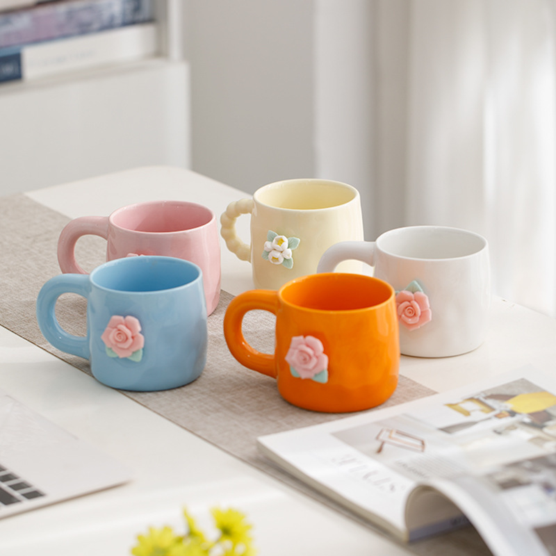 Pequeña taza de flores frescas, simple y elegante taza de oficina de estilo ins, taza de cerámica exquisita de dopamina de alto valor