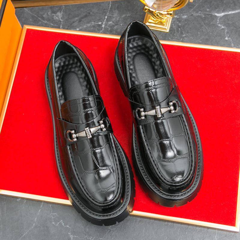2025 nuevos zapatos de cuero bajos de negocios de gran tamaño transfronterizos de estilo británico de moda zapatos de suela gruesa de todo fósforo para aumentar los zapatos de hombre