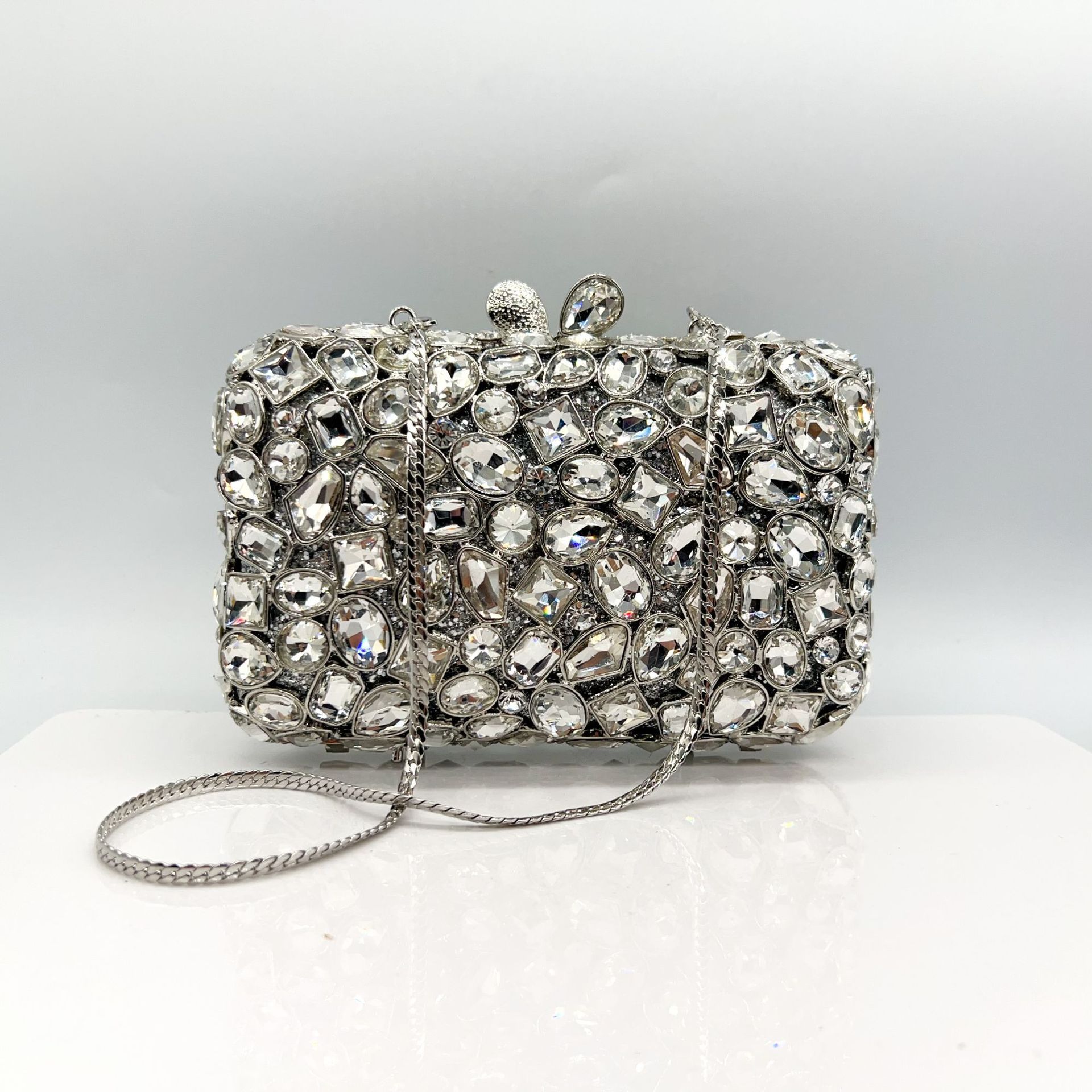 Transfronterizos nuevos pequeños paquetes de diamantes de vidrio irregulares bolsas de cena de animales bolsas tridimensionales Europa y América banquete lleno de diamantes bolsas de mano duras