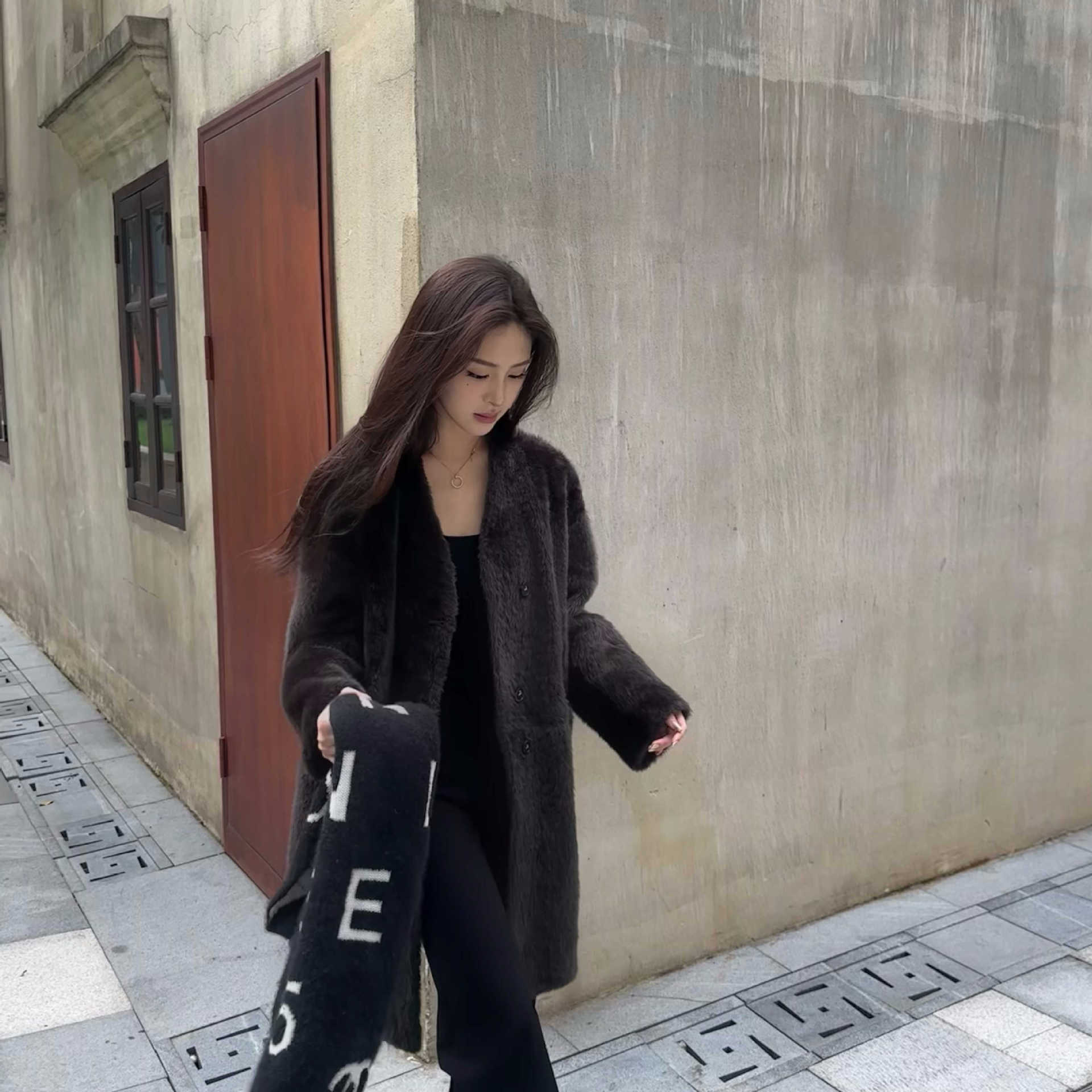 跨境长款V领法国小拉贡进口皮毛一体皮草女装奢美名媛