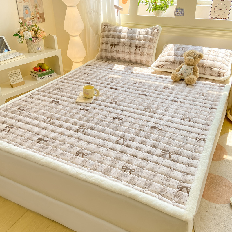 Thickened mattress for student dormitory, winter milk velvet bed sheet, mattress pad, soft cushion three-piece set, mattress protector, bed cover, mattress pad, quilt Thickened mattress for student dormitory, winter milk velvet bed sheet, mattress pad, soft cushion three-piece set, mattress protector, bed cover, mattress pad, quilt