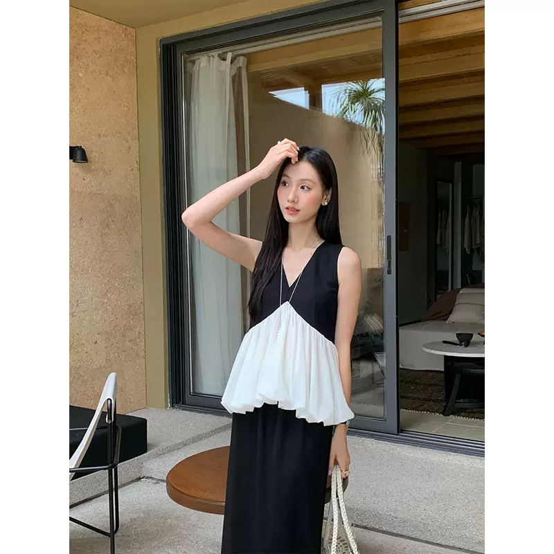 爱西里2025夏气质简约风黑白撞色拼接荷叶边设计无袖背心女13958