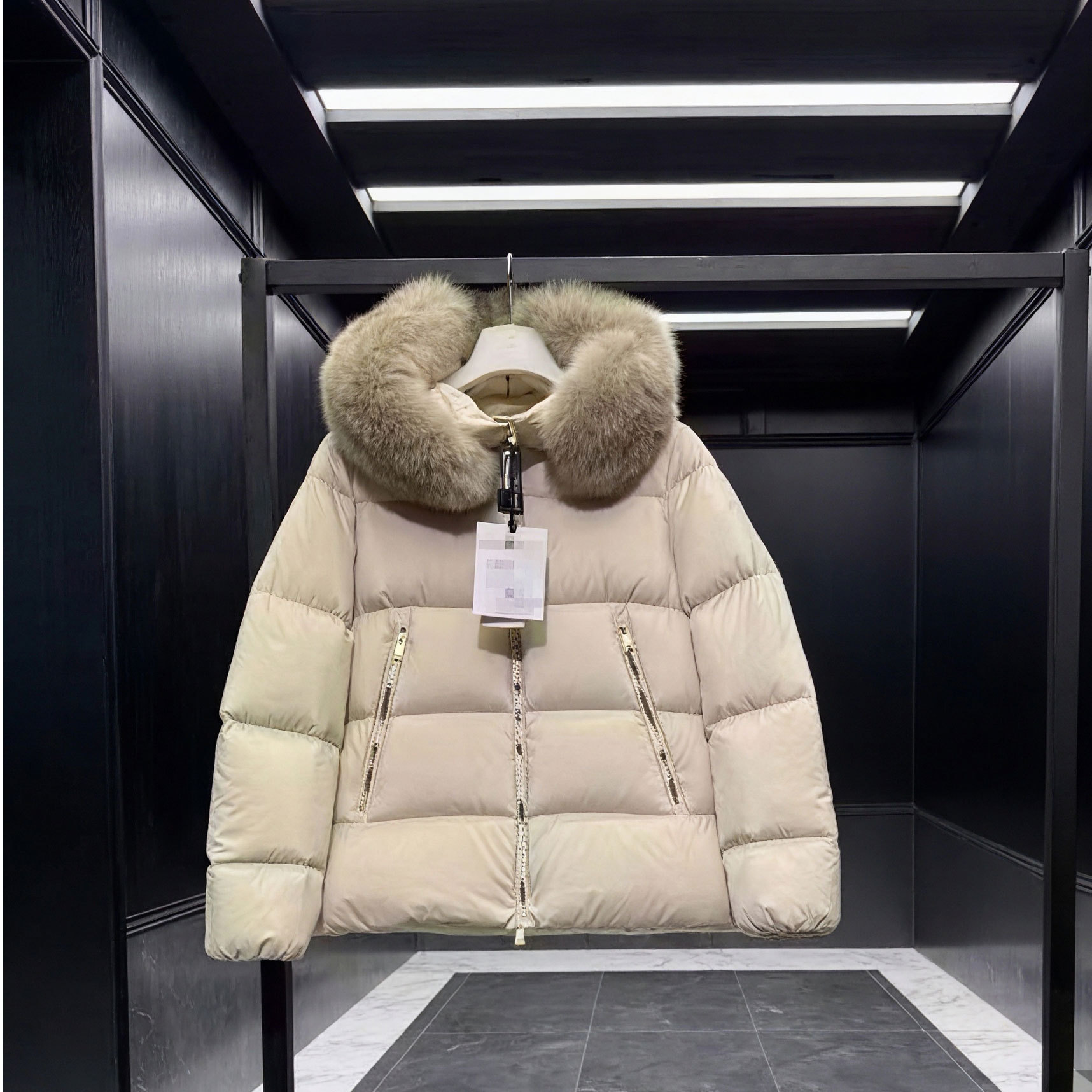 M Brand Autumn and Winter Large Fur Collar Short down Jacket for Women, down Jacket with Detachable Fur Collar and Waist-Cinching Design