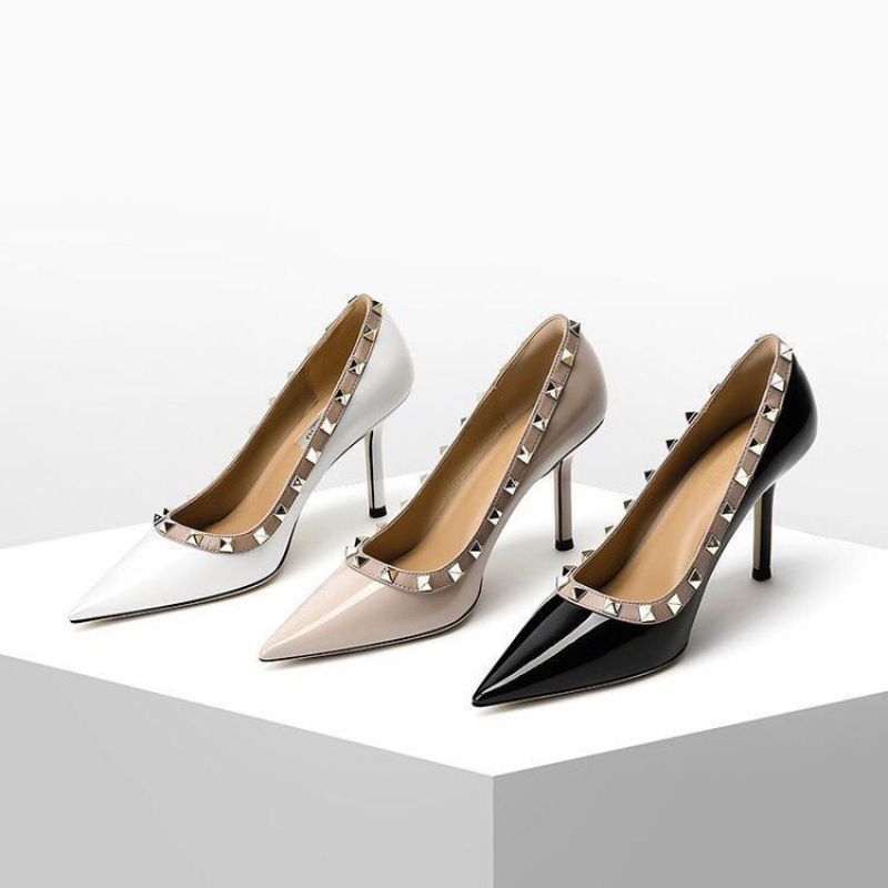 Rivet high-heeled shoes, 2026 spring new model, pointed toe, nude color, French socialite style, patent leather single shoes, rivet shoes, full coverage