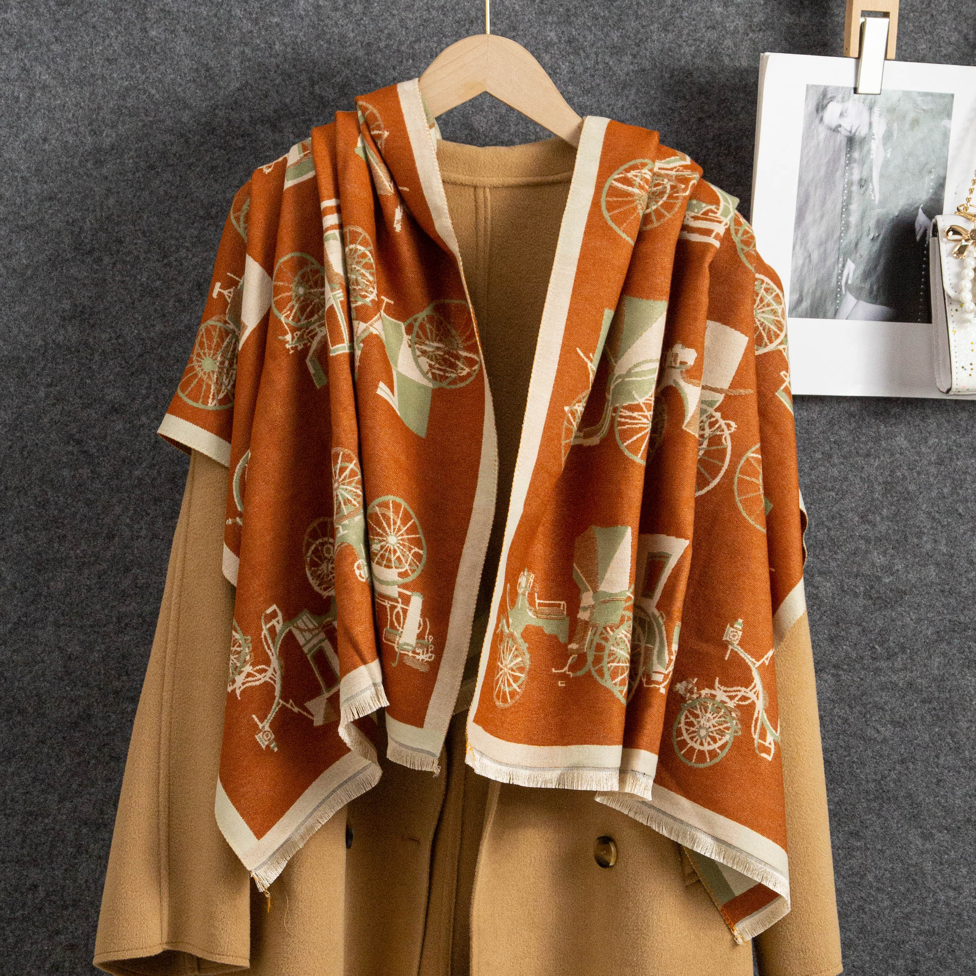 Bufanda mujer estilo retro con estampado de carruaje y cachemira_voghion.com