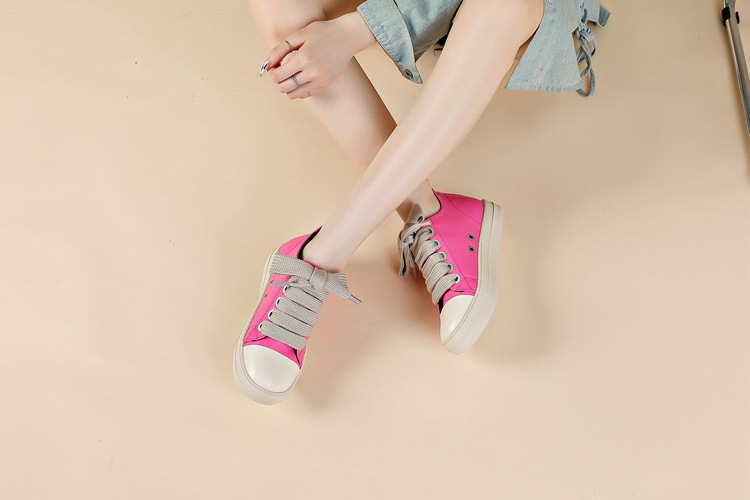 2023 scarpe da donna transfrontaliere europee e americane lacci spessi scarpe alla moda personalizzate scarpe da donna color caramello paio di sneakers_voghion.com