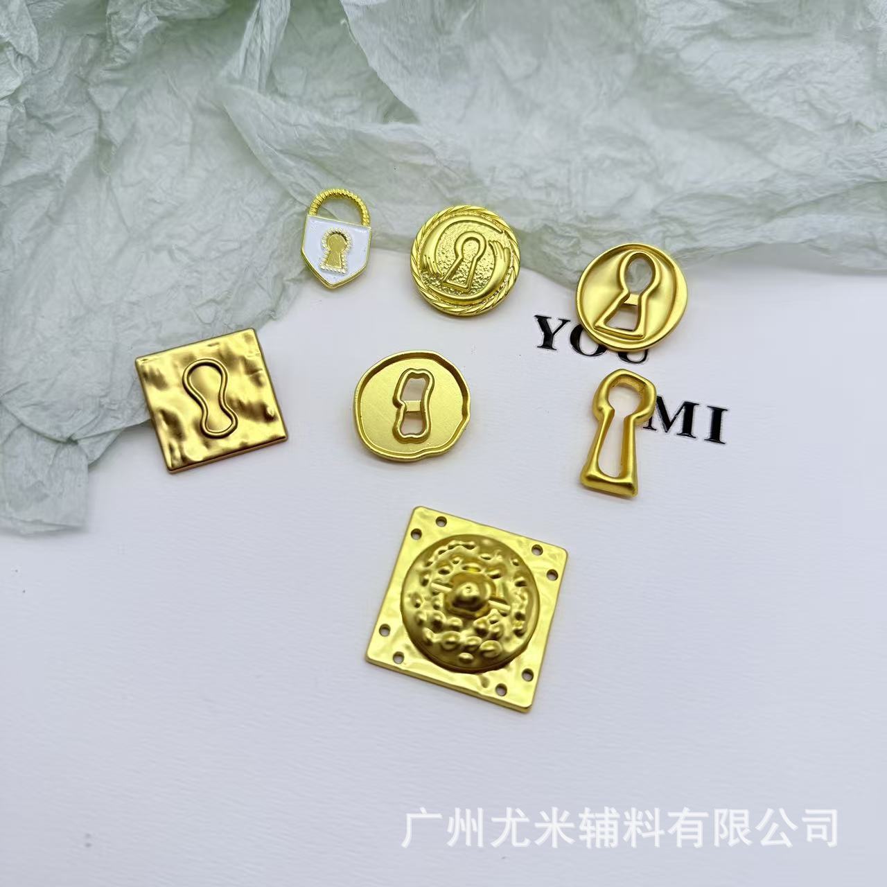 夏帕同款欧美风感叹号锁具复古金属钮扣风衣西大衣外套轻奢手缝扣
