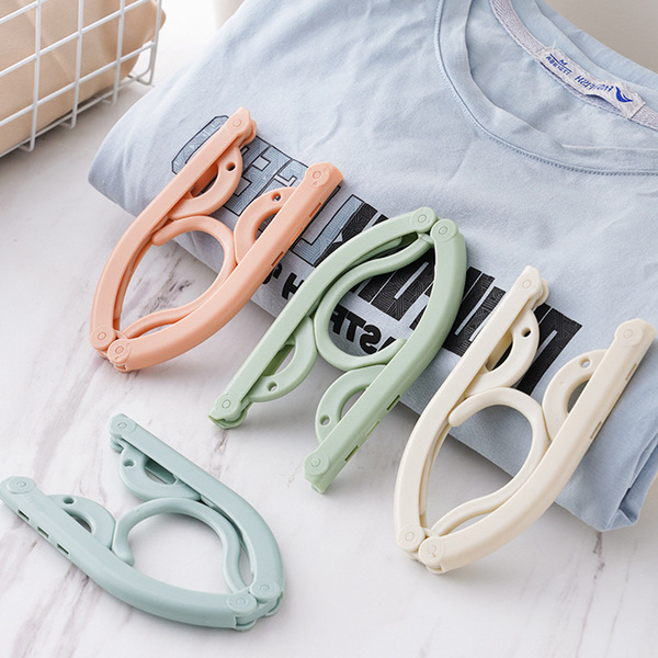 Hanger for traveling