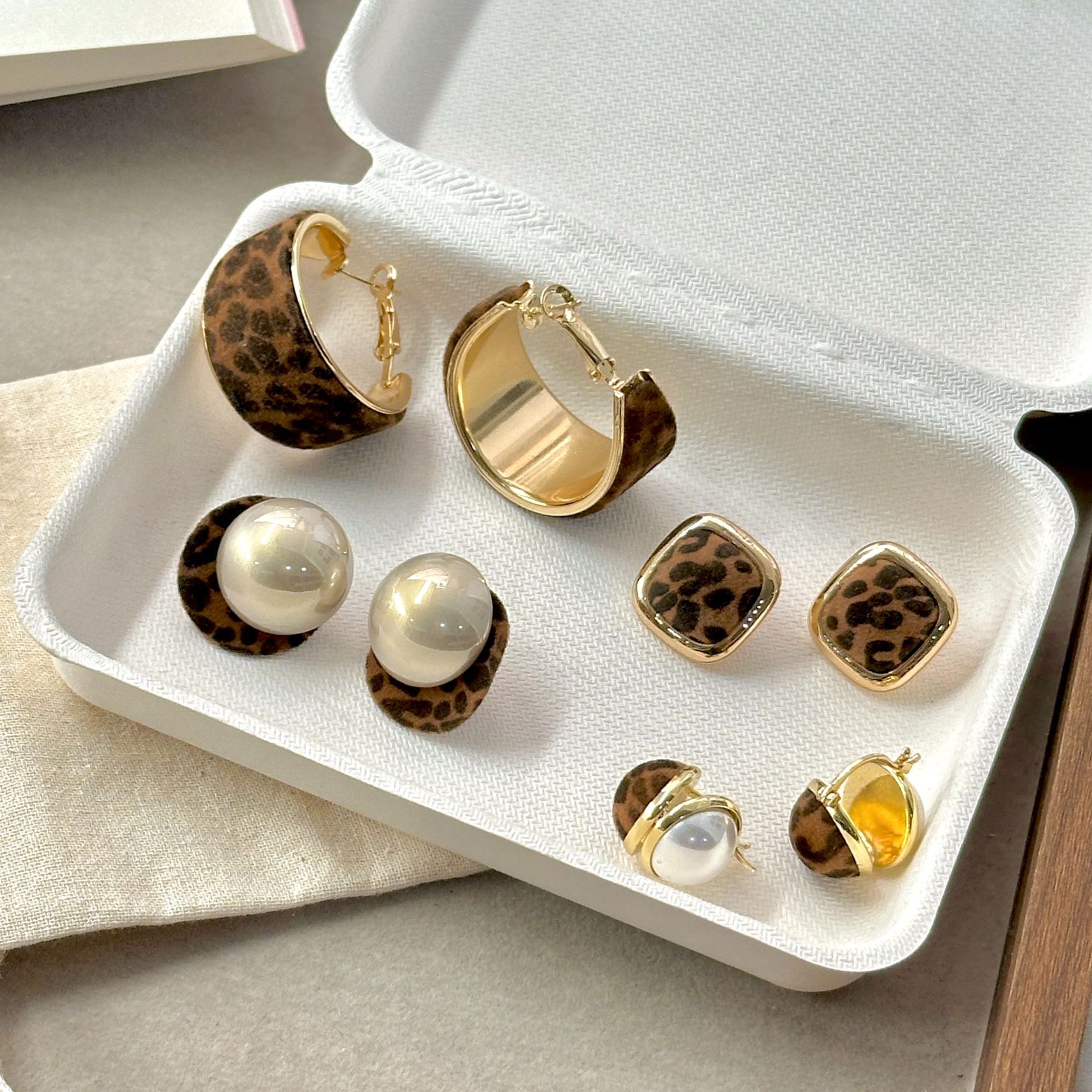 Retro Geometric Flocked Leopard Print Earrings for Women Autumn and Winter New High-End Fashion Trendy Versatile Elegant Earrings