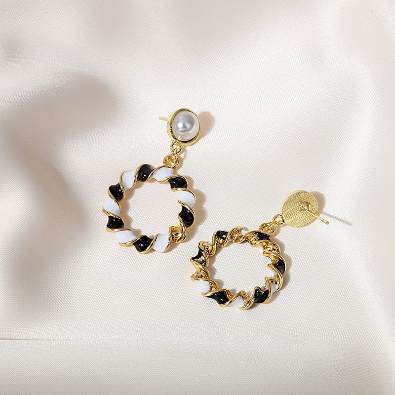 retro fashion contrast color cross twist pearl earrings wholesalepicture4