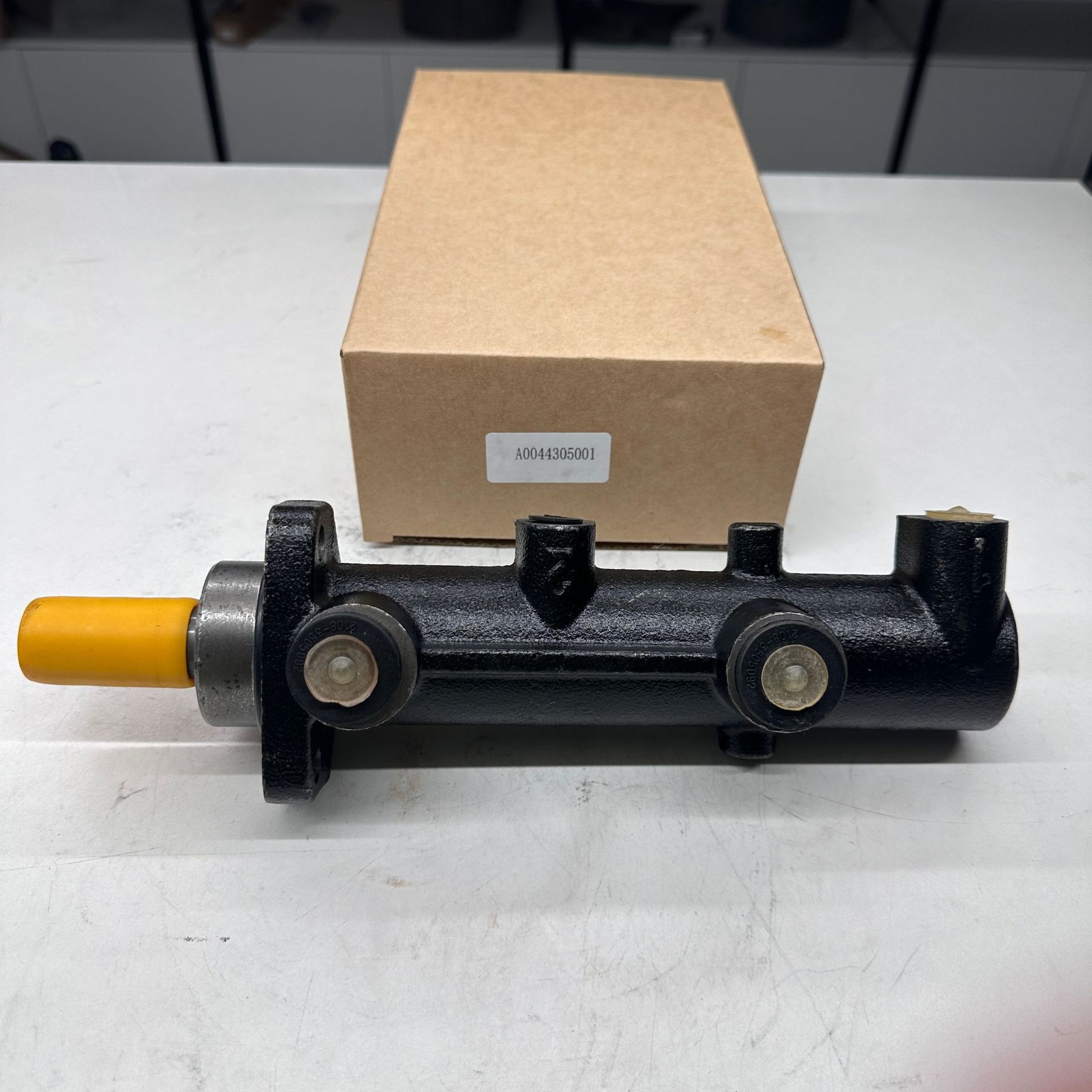 Suitable for Mercedes-Benz Brake Master Cylinder 0044305301 0044305001 A0044305301