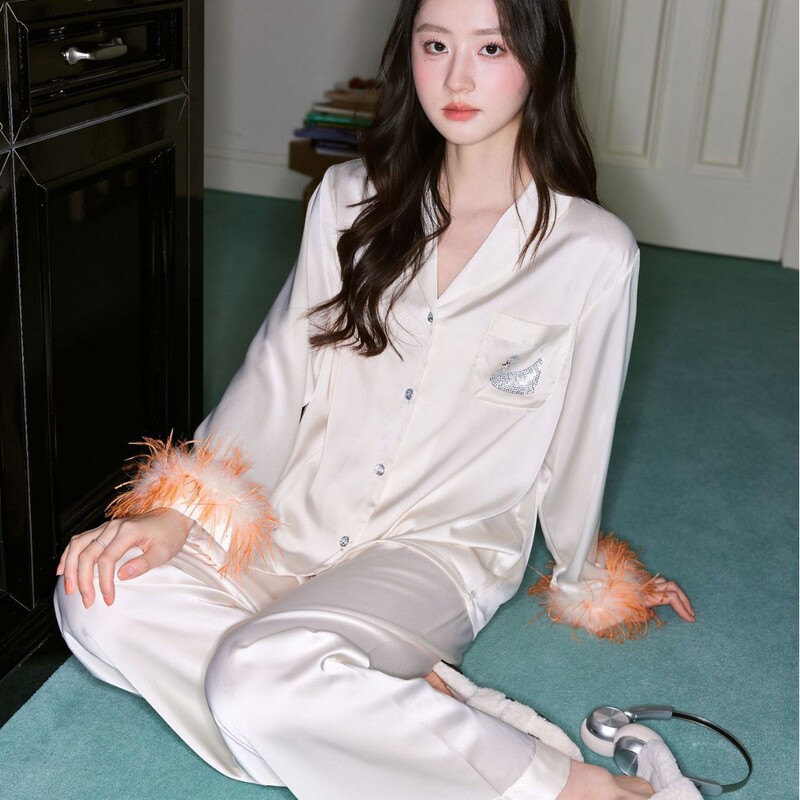 2026 New Women's Ice Silk Pajamas, Autumn Long Sleeve Set, Light Luxury Imitation Silk Home Wear, High-End Feather Pajamas 2026 New Women's Ice Silk Pajamas, Autumn Long Sleeve Set, Light Luxury Imitation Silk Home Wear, High-End Feather Pajamas