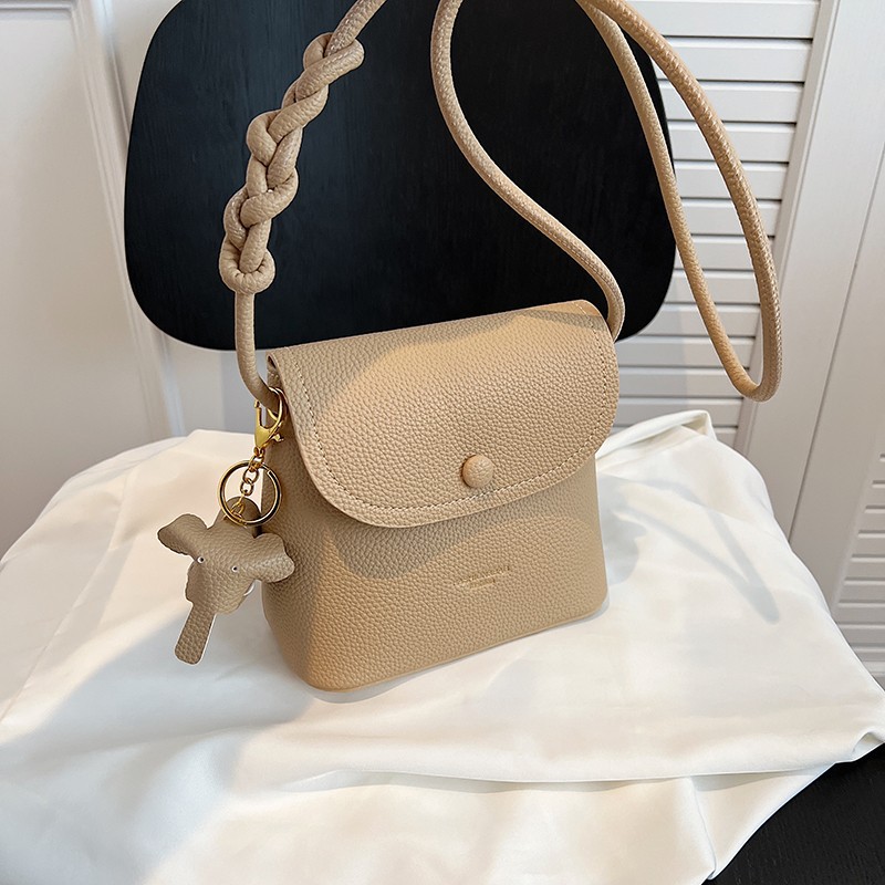 Niche design fashionable high-grade small bag for women Summer versatile new shoulder messenger bag textured Korean style bucket bag