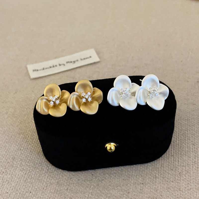 Matte cute sophisticated fashionable elegant earrings with zircon