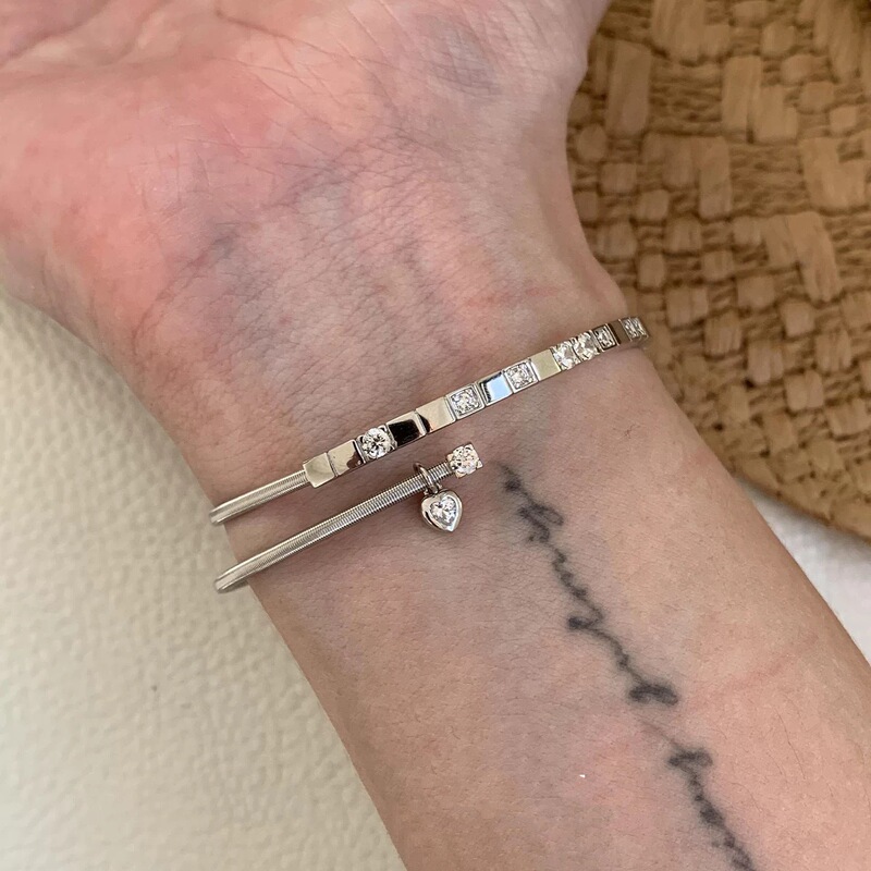 Cool silver double-layer bracelet with diamond-studded heart design, a minimalist and versatile accessory for everyday wear, offering a touch of understated luxury and a unique, niche aesthetic Cool silver double-layer bracelet with diamond-studded heart design, a minimalist and versatile accessory for everyday wear, offering a touch of understated luxury and a unique, niche aesthetic