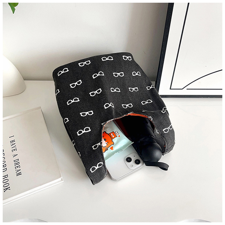 2025 New canvas handbag, a popular female cartoon bucket bag, versatile for Japan and South Korea, and an ins hand-held tote lunch box bag undefined