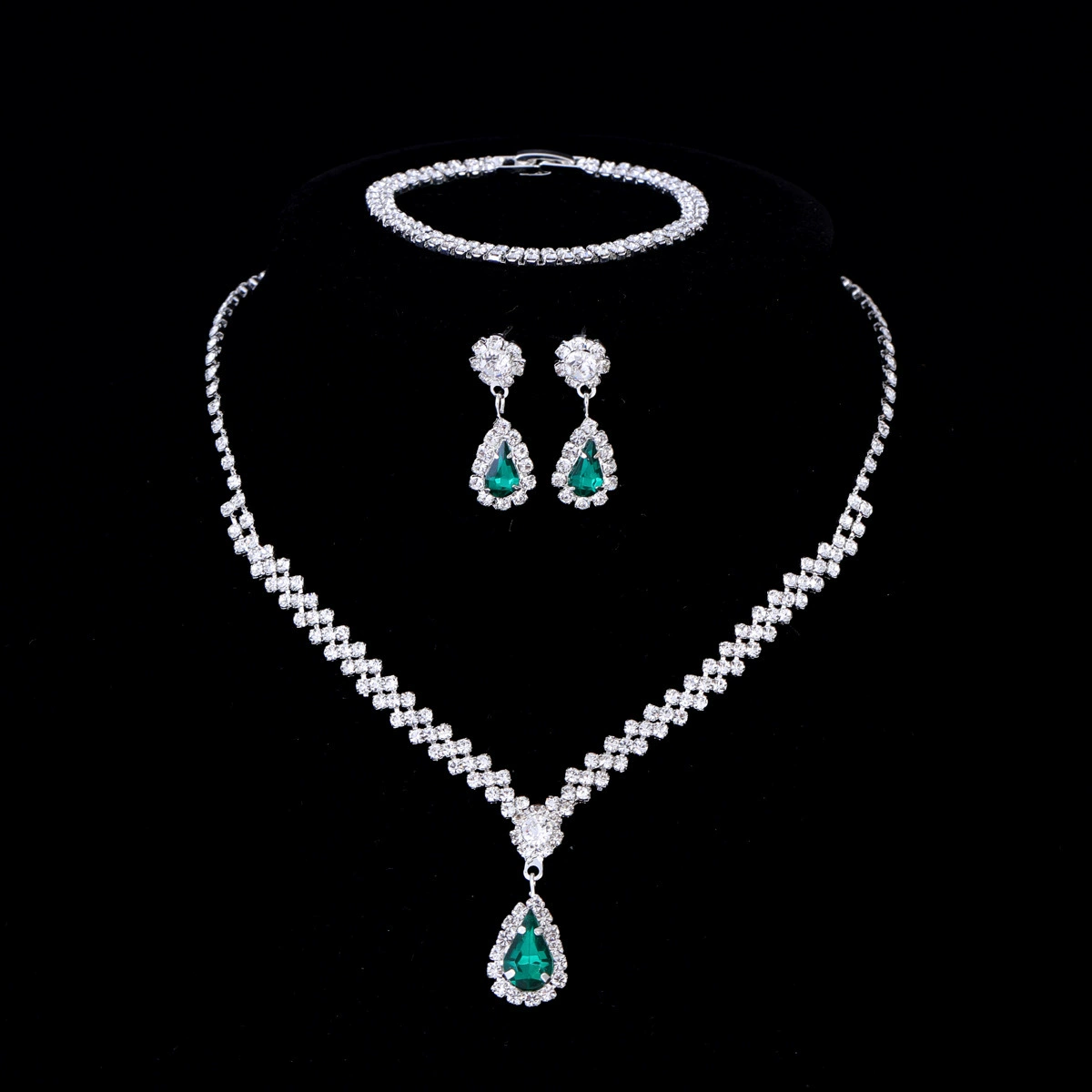 Каплевидный темперамент со стразами