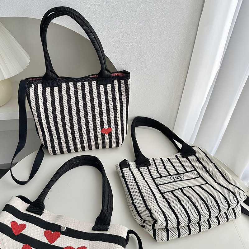 Bolsos de tejido volador Bolsos de transporte de estudiante Versión de moda Capacidad Tot 2025 Love Rayas Bolsos casuales coreanos Bolsos diagonales