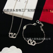 �羳���S�����A�������ĸV�M荰׽�ɫ���b��Ů�r�и����Ů��