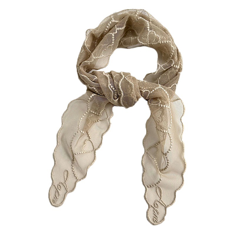 Pañuelo floral de encaje retro de estilo francés para mujer, turbante dulce junto al mar, diadema triangular artística versión coreana de moda.