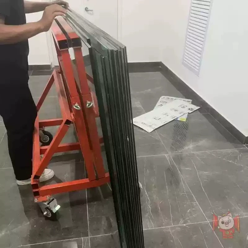 Transporting doors and windows, transporting glass gypsum hand tiles with turnover carts, transporting folding and pulling large plates with universal wheels