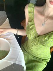 法式碎花荷叶边V领吊带绿色连衣裙女夏新款大码胖MM显瘦度假长裙