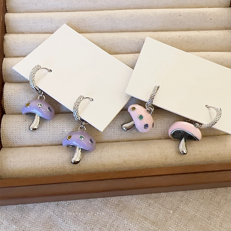 Sophisticated elegant fashionable cute cartoon earrings
