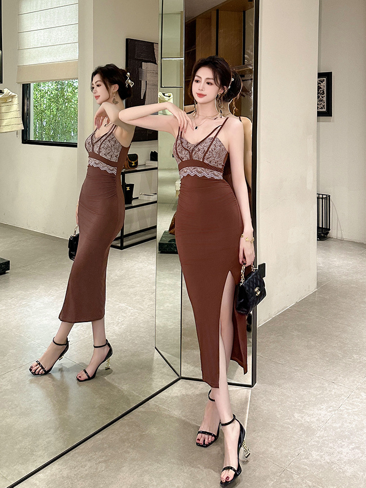 Váy dây ôm sát cổ chữ V khoét eo kiểu Pháp — Màu sô cô la