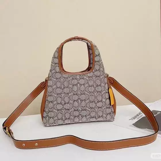 Koujia 2025 New Women's Bag Lana Shoulder Crossbody Bag Retro Presbyopic Satchel Vegetable Basket Bag Fashionable Bucket Bag
