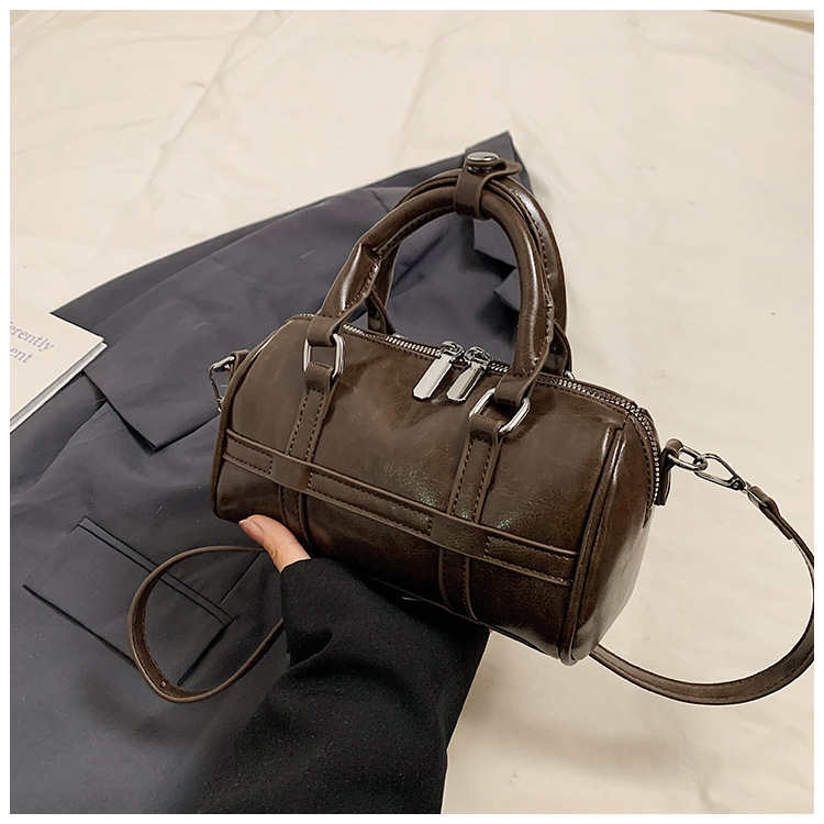 Fashionable Women's Bowling Bag 2024 Autumn New Arrival Minimalist Niche Trendy PU Leather Shoulder Crossbody Bag for Commuting - Thumbnail 6