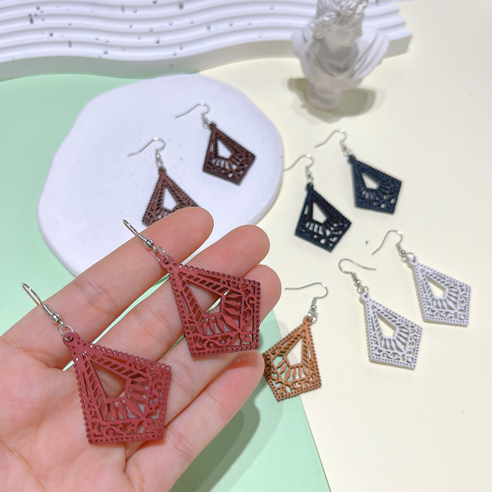 Fashion Rhombus Wood Carving Women's Drop Earrings 1 Pair display picture 2