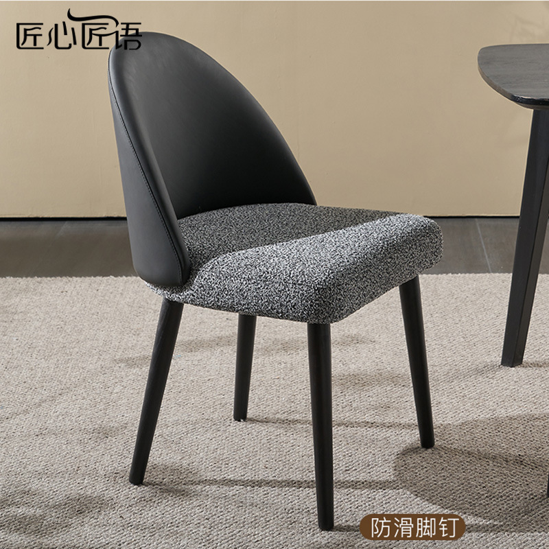 Silla de comedor minimalista italiana silla de madera maciza Silla de libro minimalista moderna nórdica silla ligera de lujo de diseño de tela silla trasera de cuero