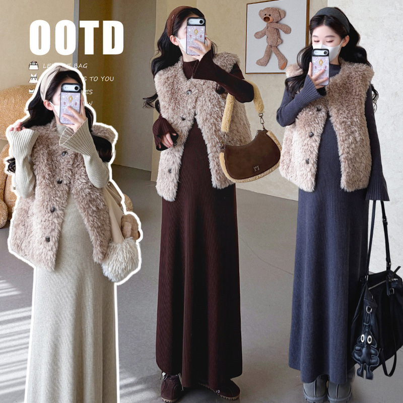 2026 Autumn/Winter Maternity Half-Turtleneck Flared Sleeve Knit Dress + Maternity Lamb Wool Vest Maternity Set 2026 Autumn/Winter Maternity Half-Turtleneck Flared Sleeve Knit Dress + Maternity Lamb Wool Vest Maternity Set